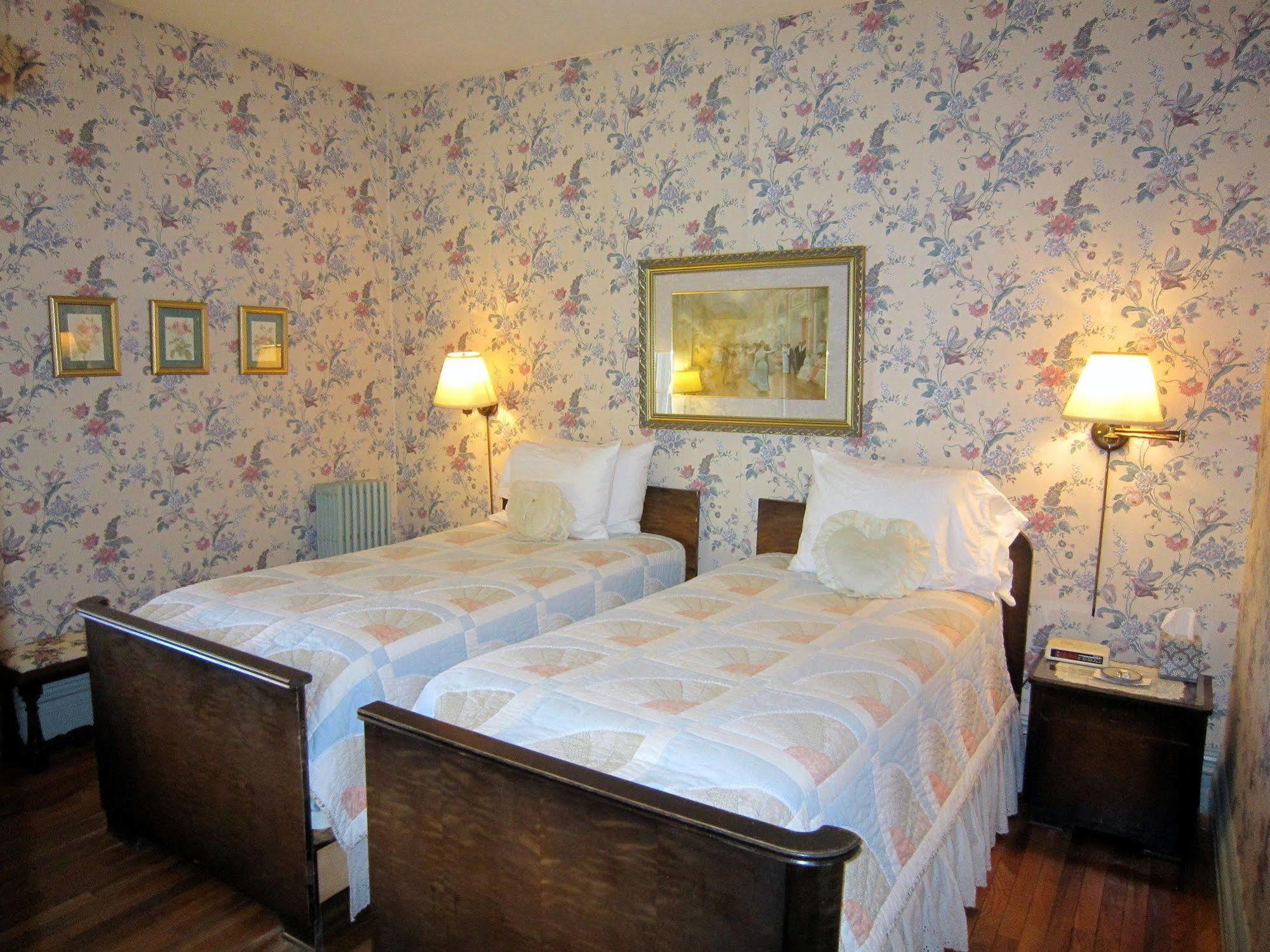 Strong House Inn Vergennes Eksteriør bilde